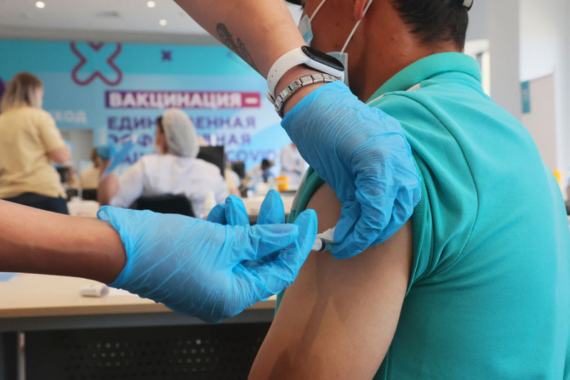 Голикова предложила работодателям давать выходные сотрудникам после вакцинации 