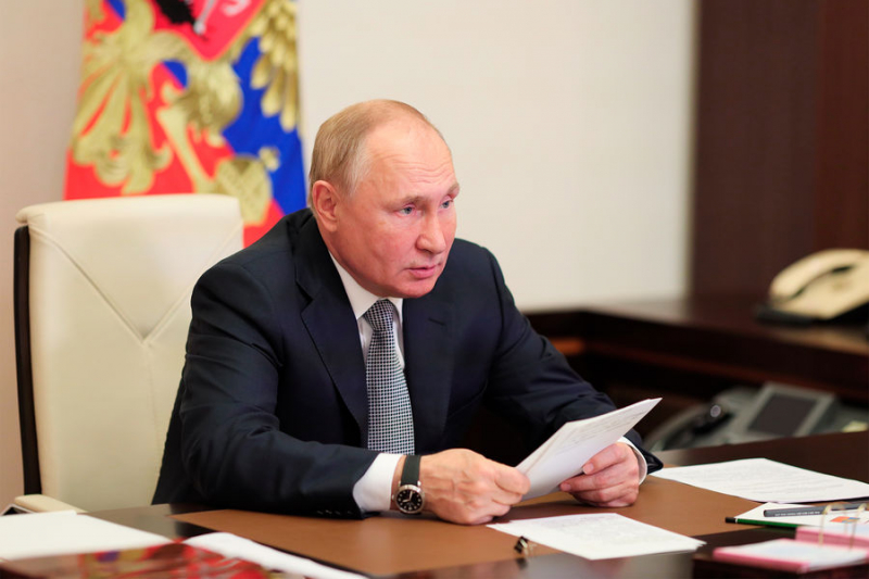 Владимир Путин поручил утвердить стратегию транспортного развития страны 